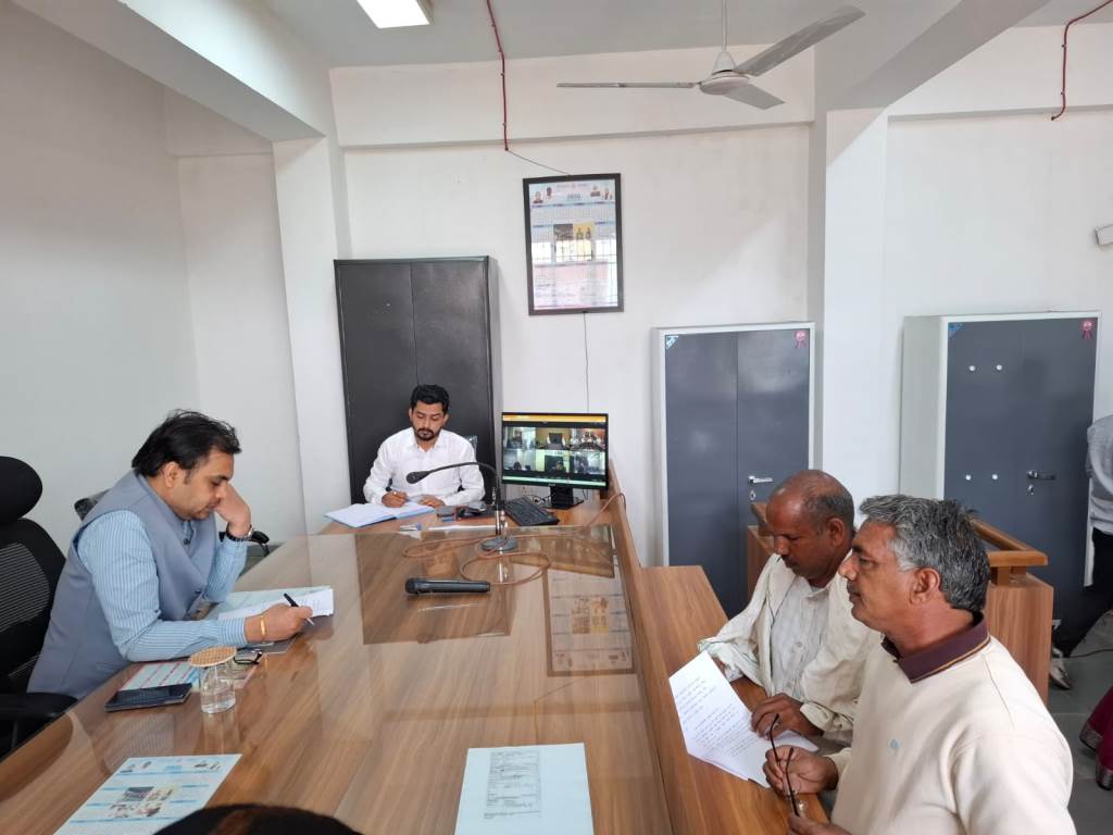 DC Rahul Narwal directed that compensation for cotton crop damage be deposited into farmers bank accounts by the last week of March